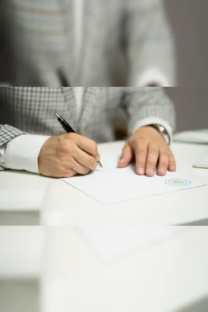 Sản phẩm sing an agreement — Công ty TNHH E-Guardian Vietnam Co., Ltd — MST 0316935144