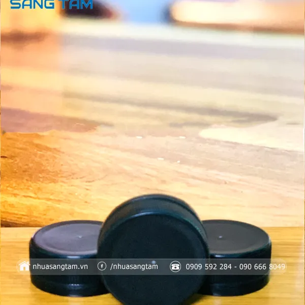 Sản phẩm nap den lown 600x600 — Chai PET Sáng Tâm - Công Ty TNHH Sản Xuất Bao Bì Nhựa Sáng Tâm — MST 0317140831