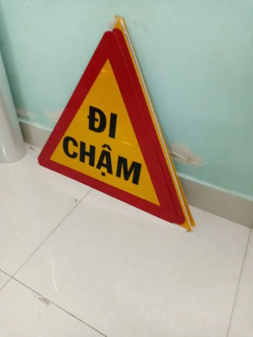Sản phẩm bien bao giao thong di cham w245a 3 500x500 — Công Ty TNHH Thương Mại Dịch Vụ Mỹ Anh Safety — MST 0317179885