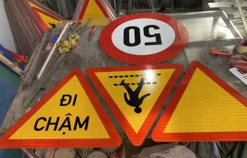 Sản phẩm bien bao giao thong duong nguoi di bo cat ngang w224 3 500x500 — Công Ty TNHH Thương Mại Dịch Vụ Mỹ Anh Safety — MST 0317179885