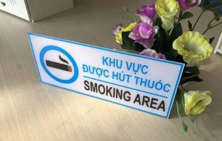 Sản phẩm bien bao mica khu vuc duoc hut thuoc 1 500x500 — Công Ty TNHH Thương Mại Dịch Vụ Mỹ Anh Safety — MST 0317179885