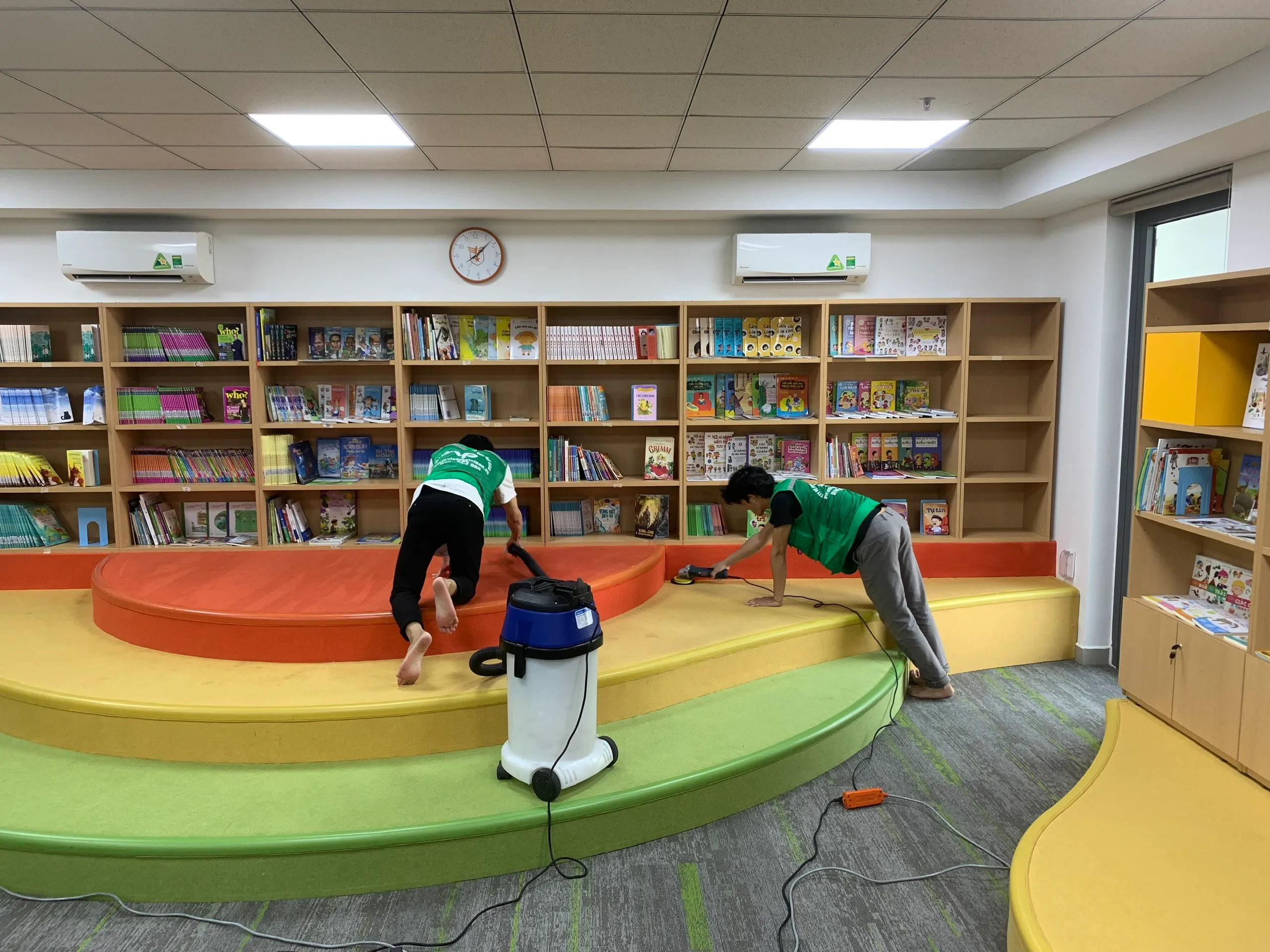 Sản phẩm dich vu giat ghe sofa tai nha — Công Ty TNHH Thương Mại Dịch Vụ Việt Phát Clean — MST 0317248458