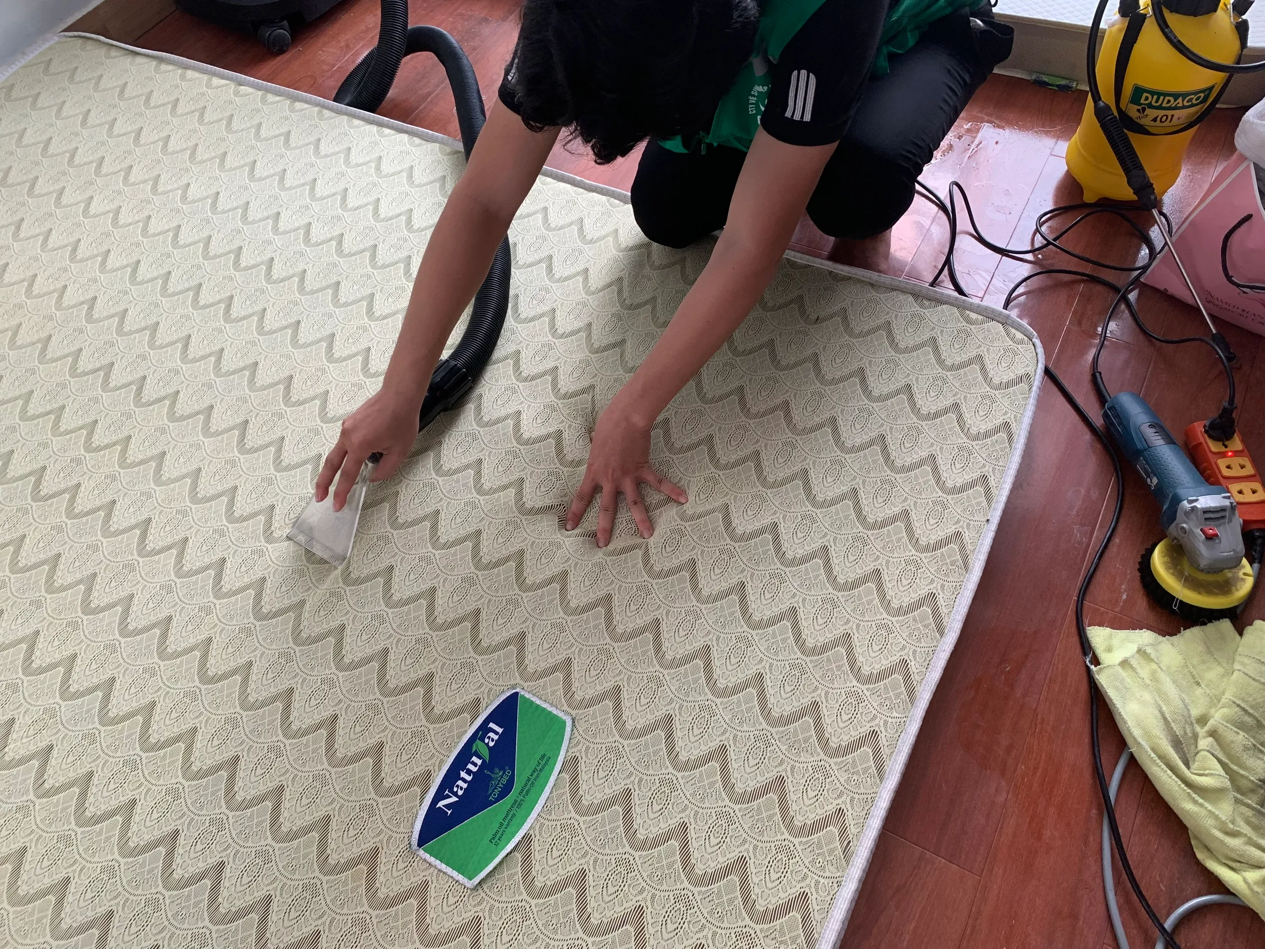 Sản phẩm dich vu giat nem 2 — Công Ty TNHH Thương Mại Dịch Vụ Việt Phát Clean — MST 0317248458