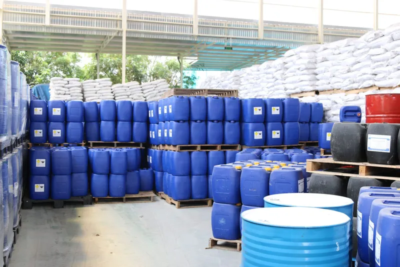 Sản phẩm hoa chat cong nghiep 1 1600x1067 — Công Ty TNHH Thương Mại Dịch Vụ XNK Quyết Tâm — MST 0317263600