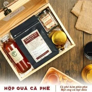 Sản phẩm Hinh set ca phe hop go phin hat 01 300x300 — Công Ty TNHH CT Bee Farm — MST 0317458085