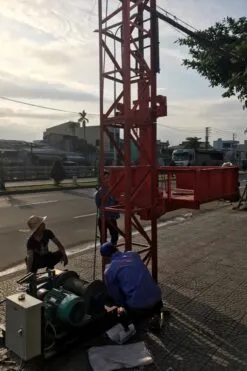 Sản phẩm thang nang hang 247x371 — Công Ty TNHH Máy Xây Dựng Hưng Phước — MST 0317508089