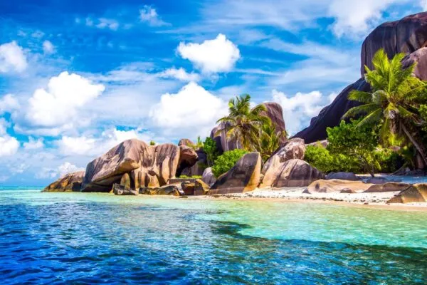 Sản phẩm 1 2 600x400 — Royal Tourist - Công Ty TNHH Thương Mại Dịch Vụ Xây Dựng Du Lịch Hoàng Gia — MST 0317753764