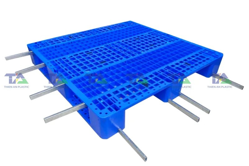 Sản phẩm pallet nhua chu thap   dong sat nhieu kich thuoc_s3315 — Nhựa Công Nghiệp Thiên Ân Plastic - Công Ty TNHH Sản Xuất Công Nghiệp Thiên Ân
Plastic — MST 0317904614
