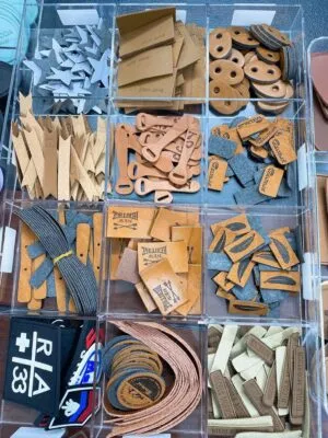Sản phẩm z5375561407730_9a525fefc1d207664c24c4088c0e5e3b 300x400 — Khuy, Nút, Cúc Giai Cảnh - Công Ty TNHH Xuất Nhập Khẩu Giai Cảnh — MST 0318104924