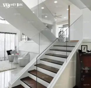 Sản phẩm cau thang kinh 4184 — Công Ty TNHH Thương Mại Sản Xuất Nhôm Kính Việt Đức — MST 0318159112