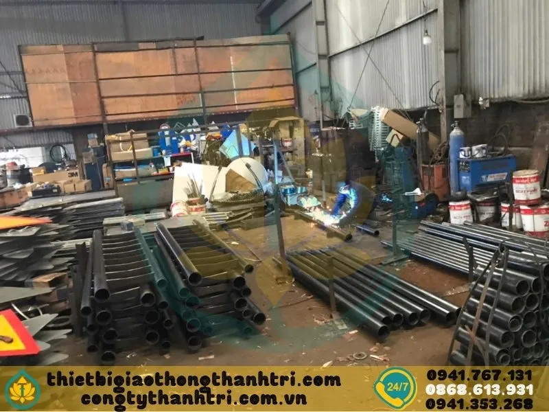 Sản phẩm san xuat lan can cau duong ma kem tai xuong cty tnhh thanh tri 2 — Công Ty TNHH Thành Tri — MST 0318371486