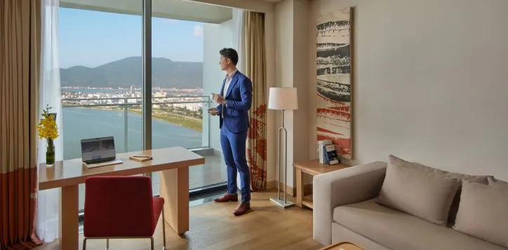 Sản phẩm Novotel Suite with model_21598 724x357 — Khách sạn Novotel Danang Premier Han River - Công Ty TNHH Mặt Trời Sông Hàn — MST 0401337219