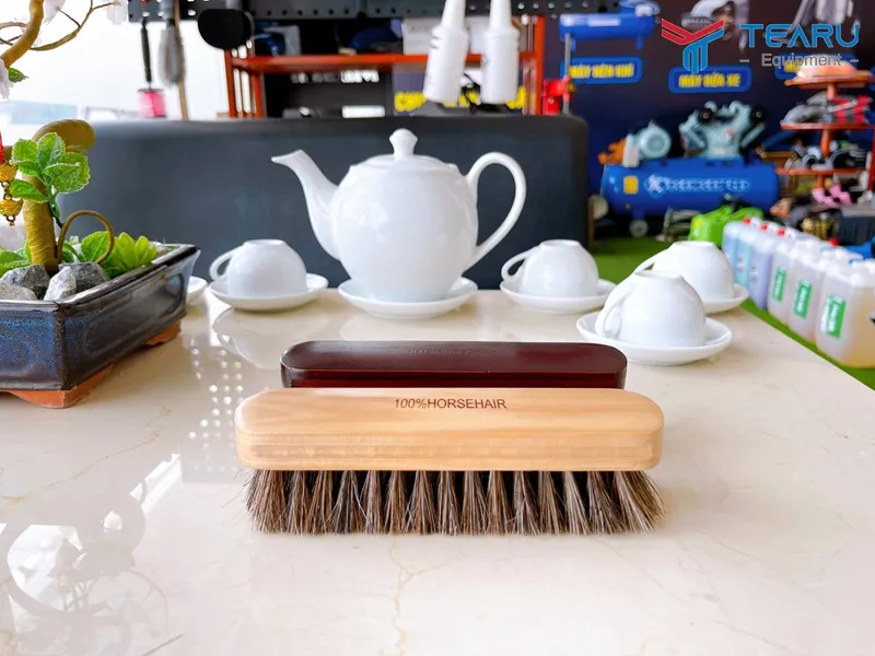 Sản phẩm ban chai long duoi ngua ve sinh noi that — Công Ty TNHH Thương Mại Công Nghệ TEARU Việt Nam — MST 0401917509