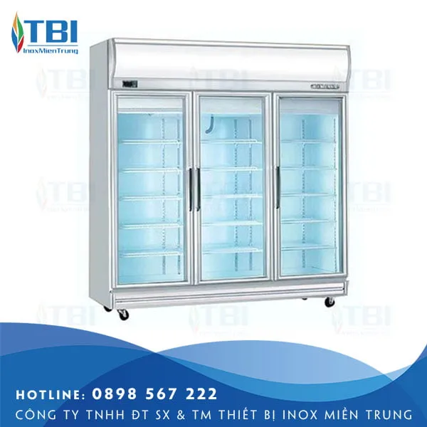 Sản phẩm tu mat trung bay 3 canh kinh 7 — Công Ty TNHH ĐT SX Và TM Thiết Bị Inox Miền Trung — MST 0401928638