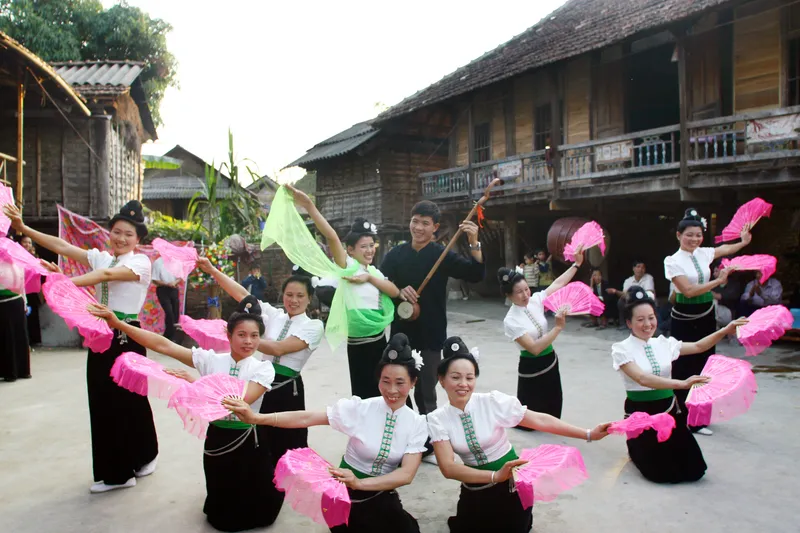 Sản phẩm Nghe thuat Xoe Thai — Công Ty TNHH TM Và Du Lịch Happy Vacations — MST 0401957237