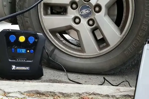 Sản phẩm 7d1a4 bom lop xe to to michelin — Công Ty TNHH Dịch Vụ Và Thương Mại Hùng Doãn — MST 0500479824