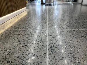 Sản phẩm 69938678_941025732914692_5605542601773023232_n e1583467129957 300x225 — Vệ Sinh Công Nghiệp Hoàng Anh Nam Định - Công Ty TNHH Một Thành Viên Vệ Sinh
Công Nghiệp Hoàng Anh — MST 0601075514