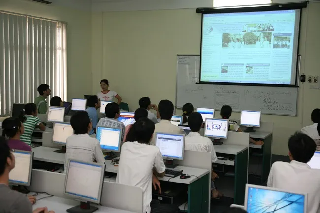 Sản phẩm cam nang su dung may chieu cho giao vien — Cho Thuê Máy Photocopy Đức Trí - Công Ty TNHH Viễn Thông Đức Trí — MST 0700627967