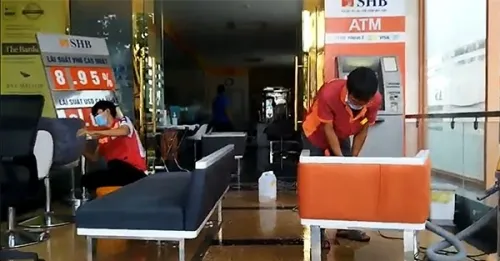 Sản phẩm protected_1665115240_tuyen tap vu ngan hang gap tai ha nam van chuyen — Vệ Sinh Công Nghiệp Minh Quang - Công Ty TNHH Dịch Vụ Thương Mại Và Môi Trường
Minh Quang — MST 0700858280
