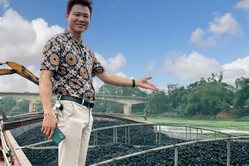 Sản phẩm tau than cuc 4 giao hang cho khach hang than hung manh — Than Đá Hùng Mạnh - Công Ty TNHH SX Và TM Hùng Mạnh — MST 0801349226