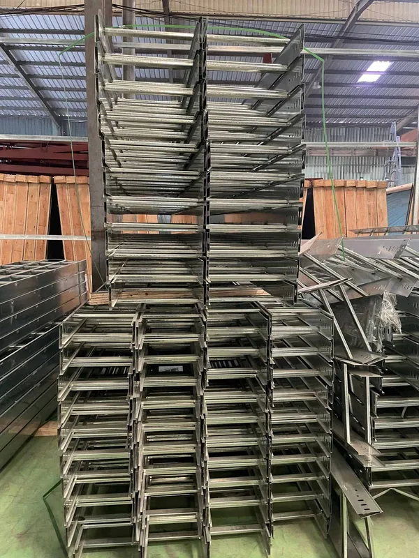 Sản phẩm Thang cap dien 300x100x1 mm ma kem son tinh dien — Công Ty TNHH Thiết Bị Và Giải Pháp Công Nghệ Điện Trường ELC — MST 0900988424
