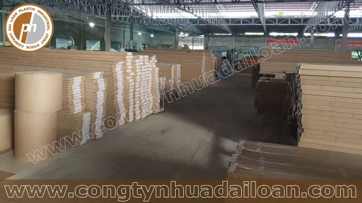 Sản phẩm Nha phan phoi tam tran nhua tam nhua op tran tam nhua op tuong gia go pvc cao cap 2020 711x400 — Công Ty CP Công Nghiệp Nhựa Đài Loan — MST 1001155664