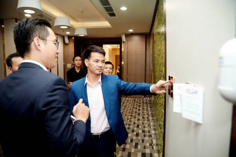 Sản phẩm TRANG BIA VA 1 14 elink — Thiết Bị Chiếu Sáng ELINK - Công Ty CP Sản Xuất Thương Mại Sáng Việt — MST 1100624003