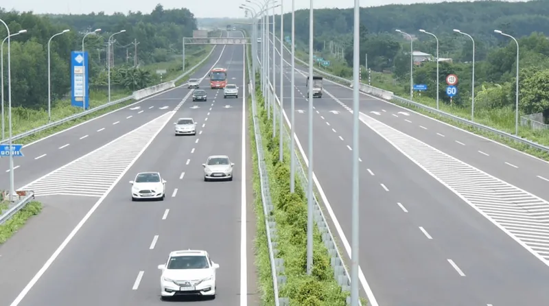 Sản phẩm 1000_crop_Nhot_xe_oto_Mekong_1290_1240_min — Công Ty Cổ Phần Hóa Dầu MEKONG — MST 1100730178