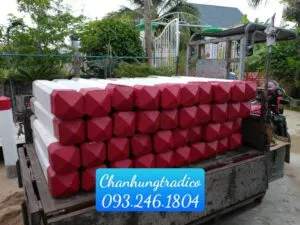 Sản phẩm Coc tieu be tong cot thep dau nhon son  300x225 — Biển Báo Giao Thông Mai Chấn Hưng - Công Ty TNHH SX TM & DV Mai Chấn Hưng — MST 1101942432