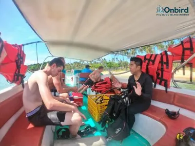 Sản phẩm Private scuba diving trip to explore Phu Quoc coral reefs by speedboat 3 400x300 — Du Lịch Khám Phá Onbird - Công Ty TNHH Du Lịch Dịch Vụ Và Thương Mại Núi San Hô — MST 1702247183