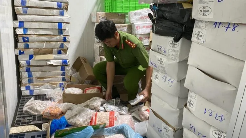 Sản phẩm cuoc chien chong thuc pham ban tai tphcm doi mat thach thuc lon 131756872390 — Công Ty TNHH Công Nghệ NHONHO — MST 1801287028