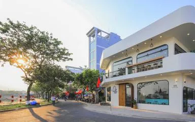 Sản phẩm quan cafe lily 551593085568 — Công Ty CP Bê Tông Tấn Thịnh — MST 1801670262