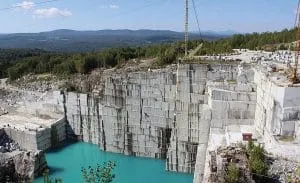 Sản phẩm khai thac da granite 300x183 — Công Ty TNHH Vệ Sinh Công Nghiệp Phúc Hưng — MST 1801729981
