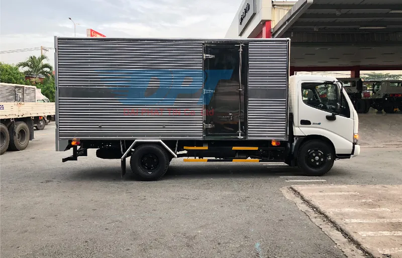 Sản phẩm xe tai hino xzu650 thung mui bat 07 — Công Ty TNHH Đại Phát Tín — MST 2000761784