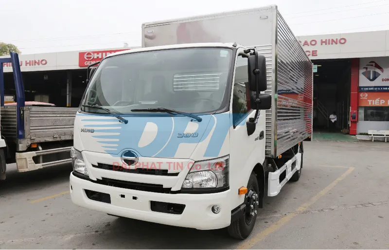 Sản phẩm xe tai hino xzu720 thung kin 11 — Công Ty TNHH Đại Phát Tín — MST 2000761784