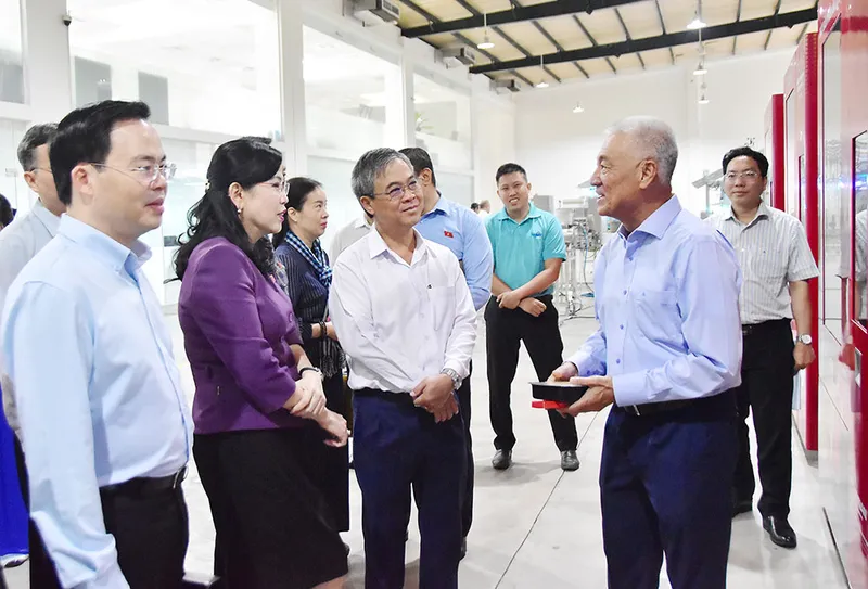 Sản phẩm Doan khao sat cua Uy ban Khoa hoc Cong nghe va Moi truong lam viec voi Tap doan My Lan — Bao Bì Mỹ Lan - Công Ty Cổ Phần Mỹ Lan — MST 2100601350