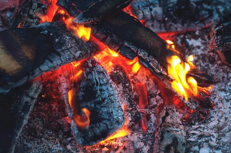 Sản phẩm close up bonfire 2048x1360 — Than Không Khói HASATU - Công Ty TNHH Xuất Nhập Khẩu HASATU — MST 2200807637