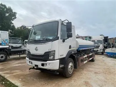 Sản phẩm Thumb_YLV_xe tec phun nuoc rua duong tuoi cay 8 khoi chenglong — Công Ty Cổ Phần XNK Phụ Tùng Ô Tô Tải Và Xe Chuyên Dụng Việt Trung — MST 2300858554