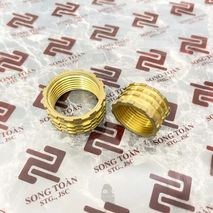Sản phẩm khop noi ren trong cho ep nhua pvc female brass inserts for pvc pipe gia cong san pham bang dong thau 3 — Công Ty Cổ Phần Đầu Tư Sản Xuất Và Thương Mại (STG) Song Toàn — MST 2301096274