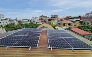Sản phẩm lap dien mat troi co luu tru tai long bien 300x188 — Điện Năng Lượng Mặt Trời Hùng Phong - Công Ty TNHH Kỹ Thuật Hùng Phong — MST 2301152419