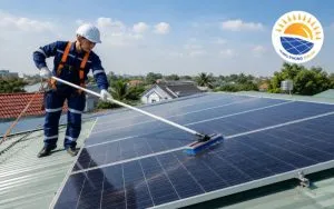 Sản phẩm ve sinh tam pin mat troi 300x188 — Điện Năng Lượng Mặt Trời Hùng Phong - Công Ty TNHH Kỹ Thuật Hùng Phong — MST 2301152419