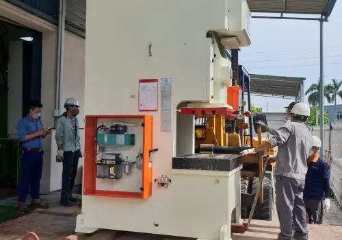 Sản phẩm z4124090189029_4bc836cf409ecc86e3a4627b02b9b428 — Xe Nâng S&C - Công Ty TNHH Thương Mại Và Vận Tải S&C — MST 2400924200