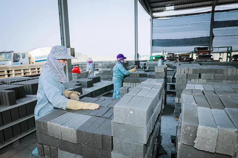 Sản phẩm gạch không nung — Cọc Bê Tông & Cột Điện Bê Tông Thượng Long - Công Ty Cổ Phần Thượng Long — MST 2600636915
