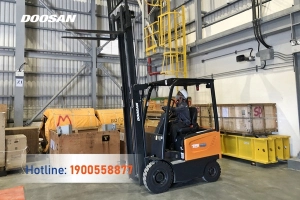 Sản phẩm 202310 cskh xe nang doosan viet nam 01 medium.jpg — Công Ty Cổ Phần Kỹ Thuật Dịch Vụ Thành Công — MST 2700638514