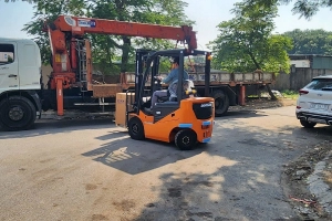 Sản phẩm 202311 ban giao xe nang dien co nho 1 5 tan ha noi image 4 medium.jpg — Công Ty Cổ Phần Kỹ Thuật Dịch Vụ Thành Công — MST 2700638514