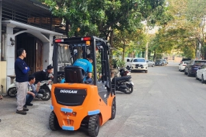 Sản phẩm 202311 ban giao xe nang dien co nho 1 5 tan ha noi image 7 medium.jpg — Công Ty Cổ Phần Kỹ Thuật Dịch Vụ Thành Công — MST 2700638514