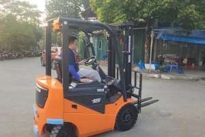 Sản phẩm 202311 ban giao xe nang dien co nho 1 5 tan ha noi image 8 medium.jpg — Công Ty Cổ Phần Kỹ Thuật Dịch Vụ Thành Công — MST 2700638514