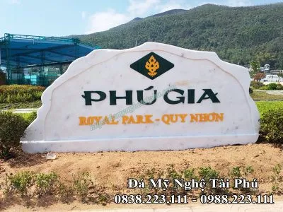 Sản phẩm Đá mỹ nghệ Tài Phú Lắp Biển hiệu đá trắng doanh nghiệp cho ROYAL PARK Phú Gia Tại Quy Nhơn 400x300 — Đồ Đá Mỹ Nghệ Tài Phú - Công Ty CP Sản Xuất Và Đầu Tư Tài Phú — MST 2700719925