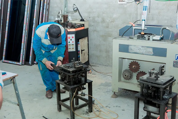 Sản phẩm thu vien anh 25 — Nhôm Kính Long Giang - Công Ty CP Xây Dựng Và Trang Trí Nội Thất Long Giang — MST 2901791209