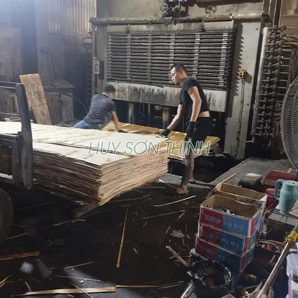 Sản phẩm sp vat lieu xay dung 4 — Ván ép Huy Sơn Thịnh - Công Ty TNHH Huy Sơn Thịnh — MST 2902188120